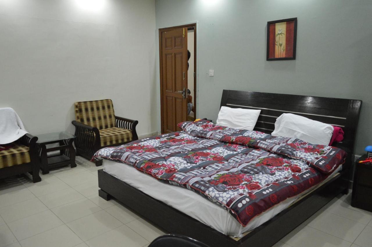 Tourist Hub Islamabad Bed & Breakfast エクステリア 写真