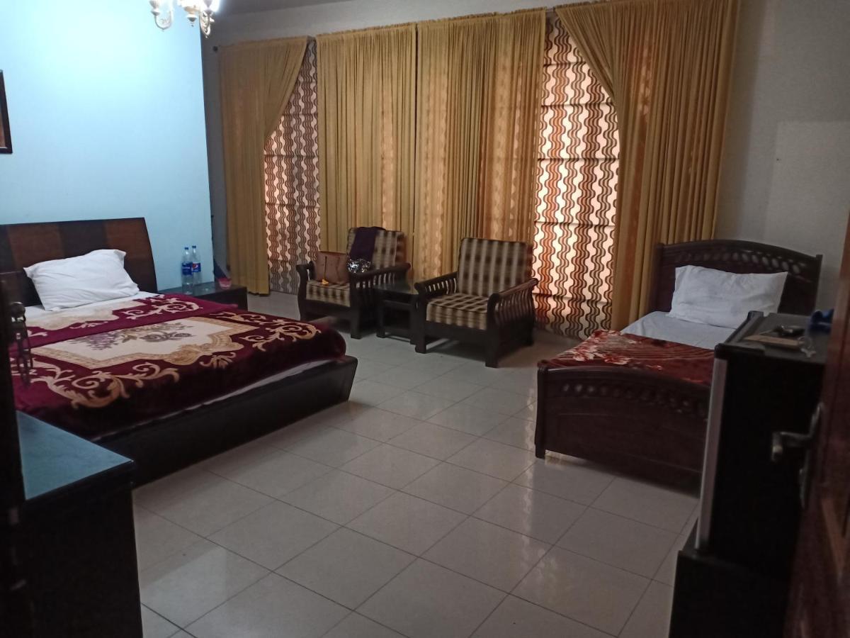 Tourist Hub Islamabad Bed & Breakfast エクステリア 写真