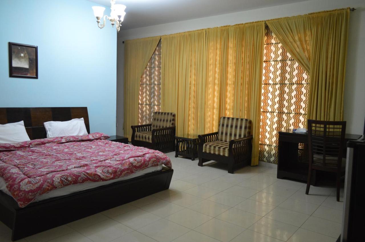 Tourist Hub Islamabad Bed & Breakfast エクステリア 写真