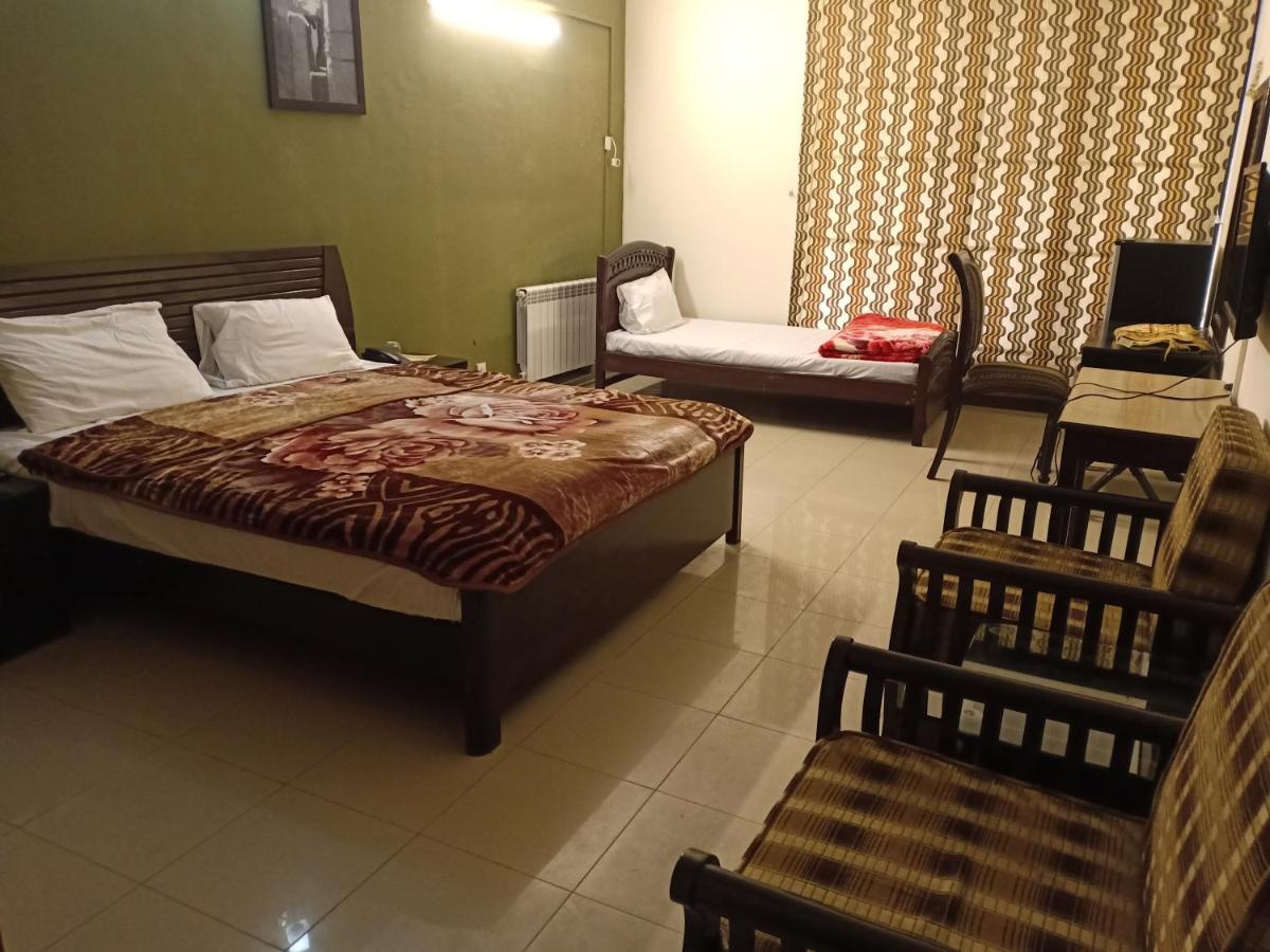 Tourist Hub Islamabad Bed & Breakfast エクステリア 写真