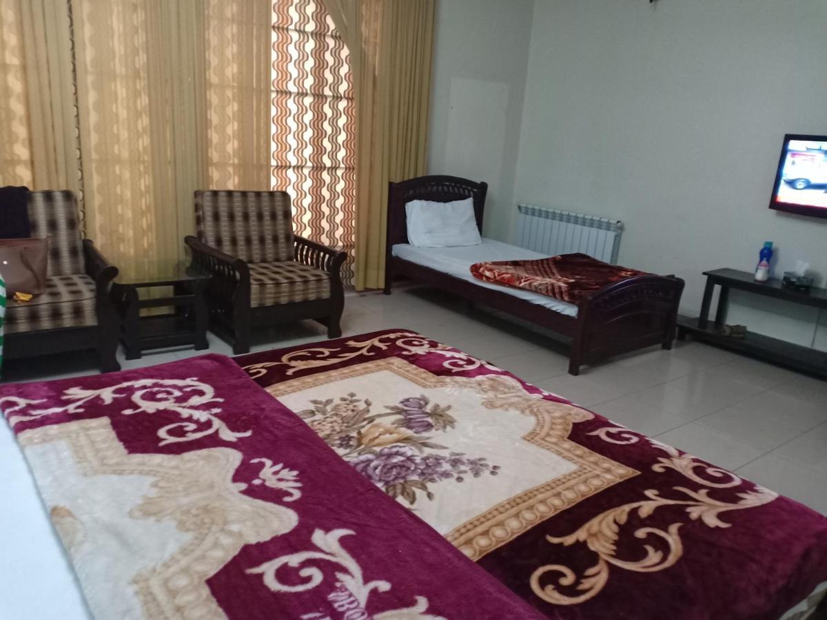 Tourist Hub Islamabad Bed & Breakfast エクステリア 写真