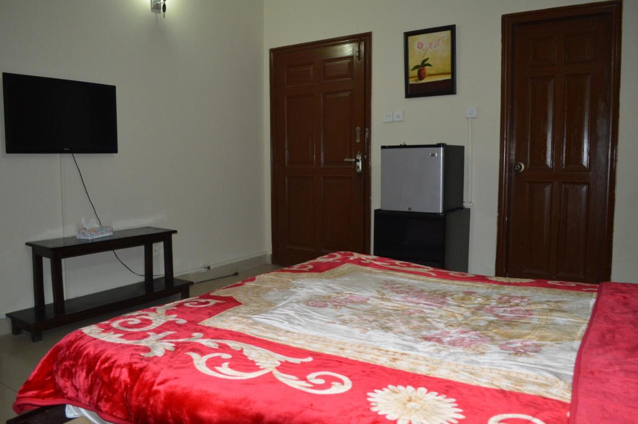 Tourist Hub Islamabad Bed & Breakfast エクステリア 写真