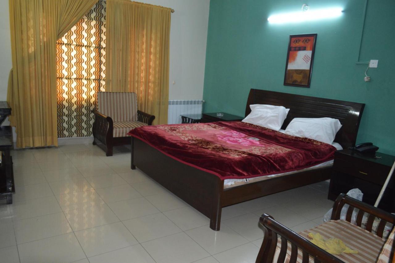 Tourist Hub Islamabad Bed & Breakfast エクステリア 写真
