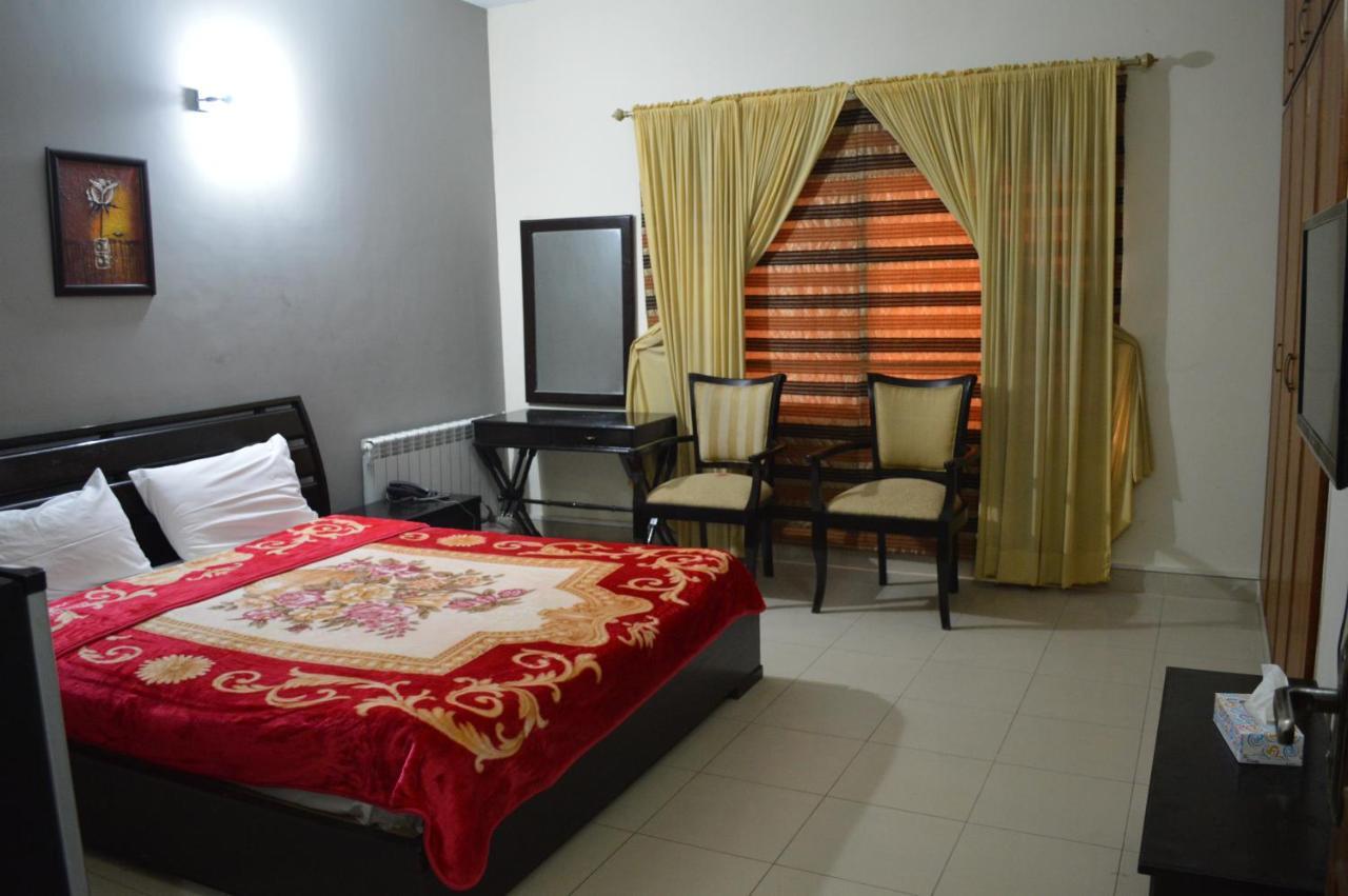 Tourist Hub Islamabad Bed & Breakfast エクステリア 写真