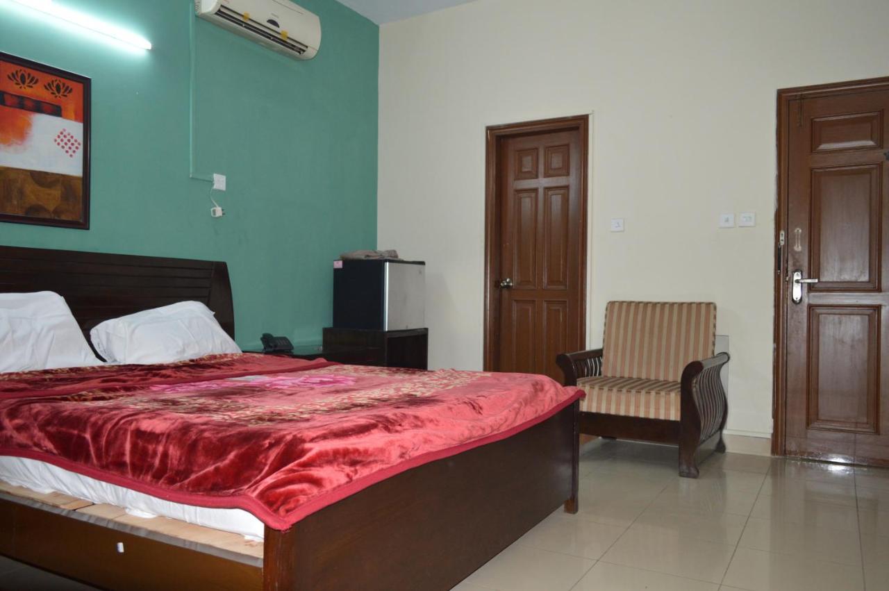 Tourist Hub Islamabad Bed & Breakfast エクステリア 写真