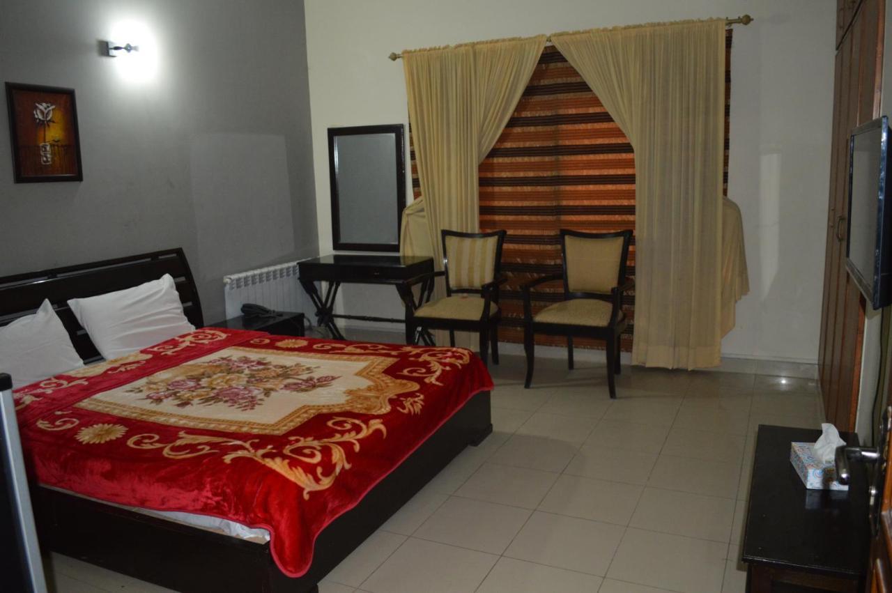 Tourist Hub Islamabad Bed & Breakfast エクステリア 写真