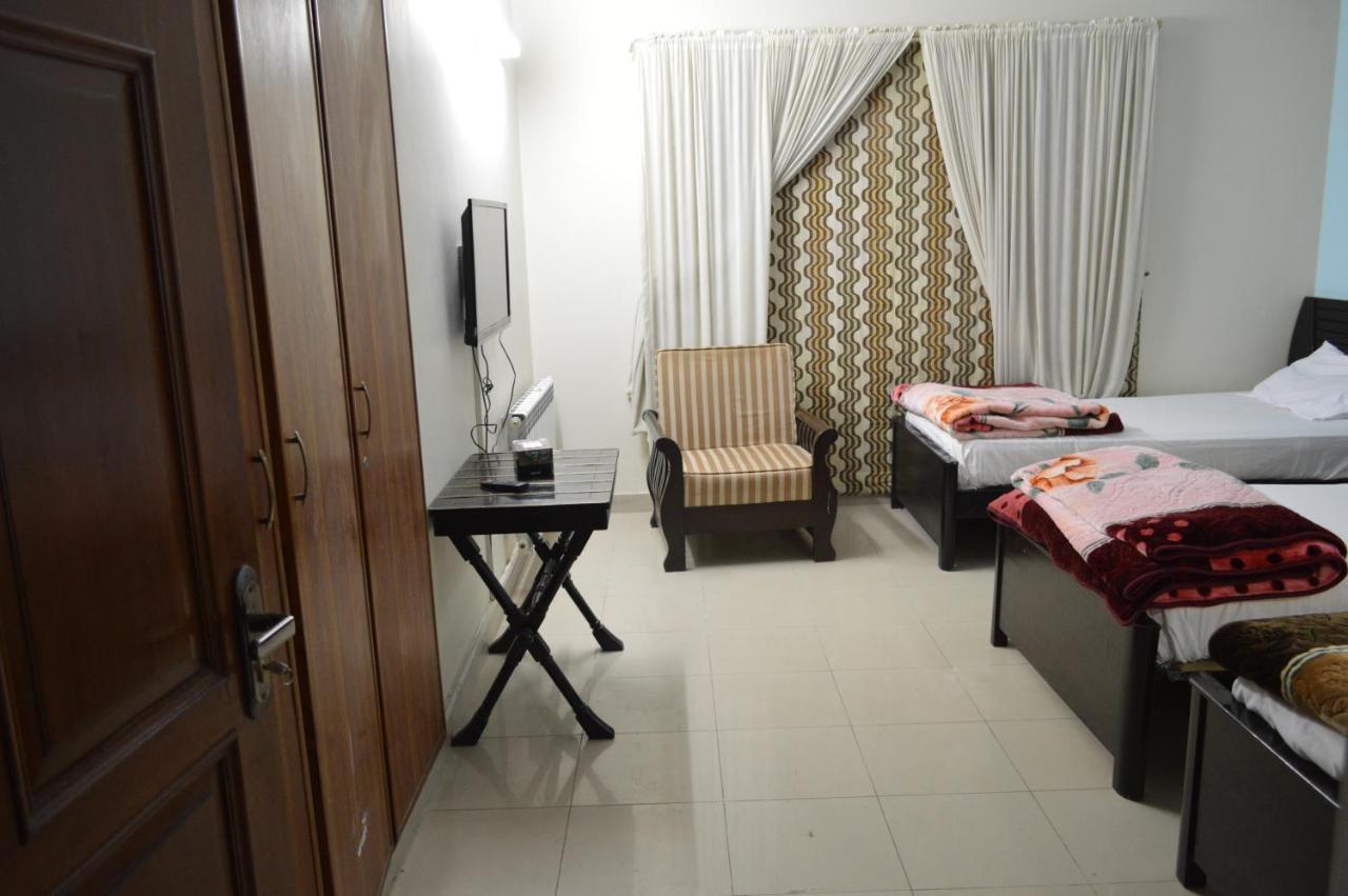 Tourist Hub Islamabad Bed & Breakfast エクステリア 写真