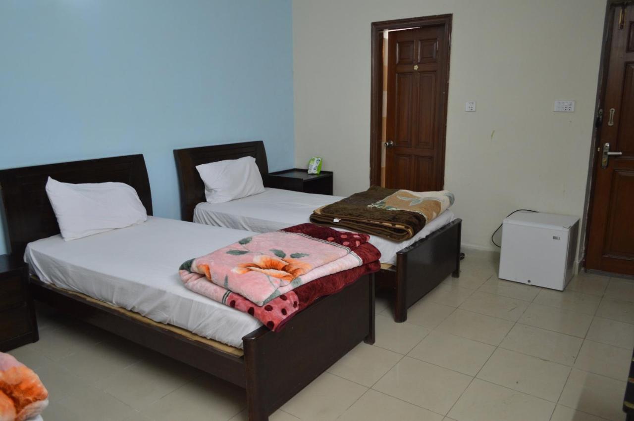 Tourist Hub Islamabad Bed & Breakfast エクステリア 写真