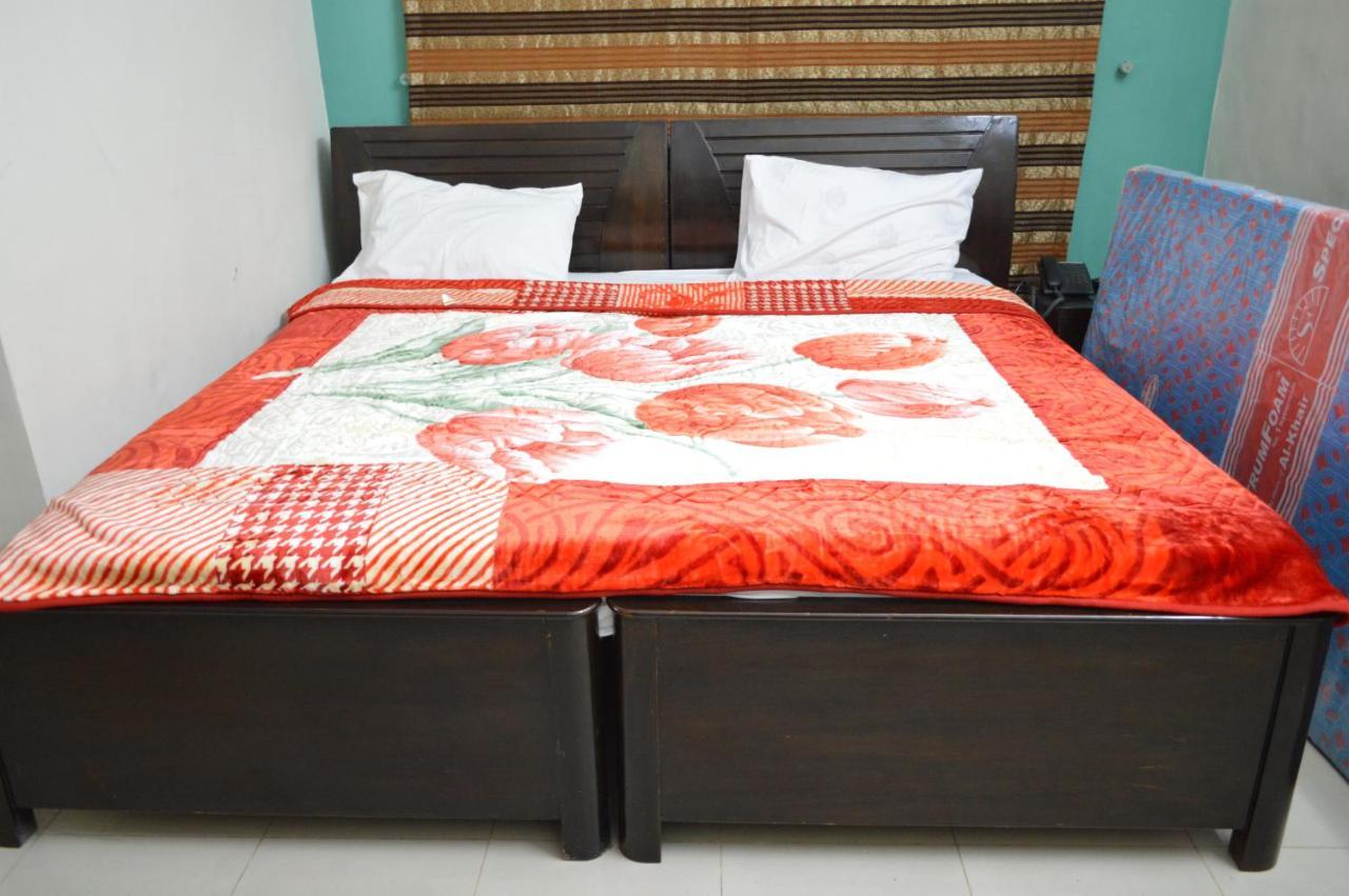 Tourist Hub Islamabad Bed & Breakfast エクステリア 写真