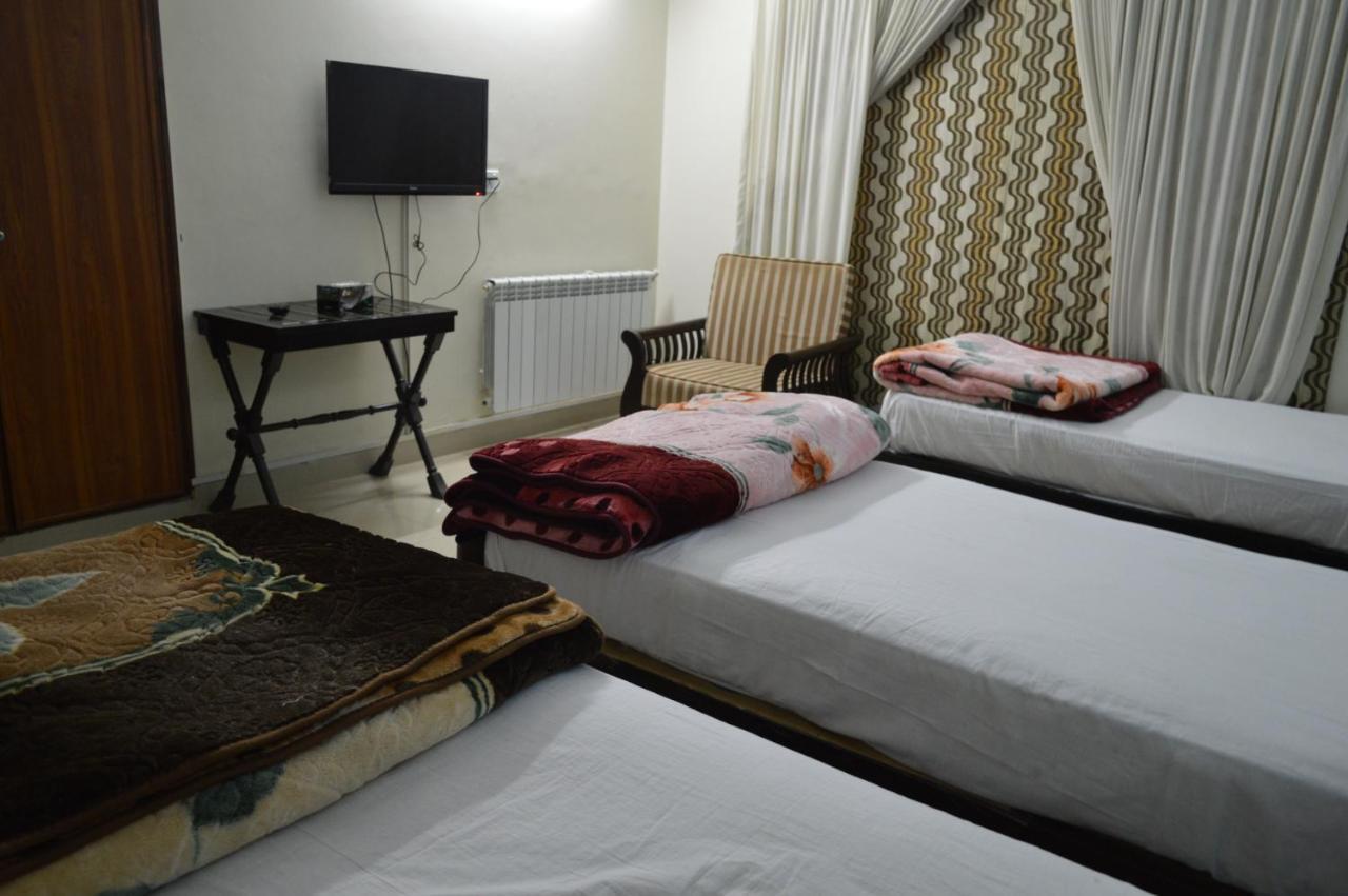 Tourist Hub Islamabad Bed & Breakfast エクステリア 写真