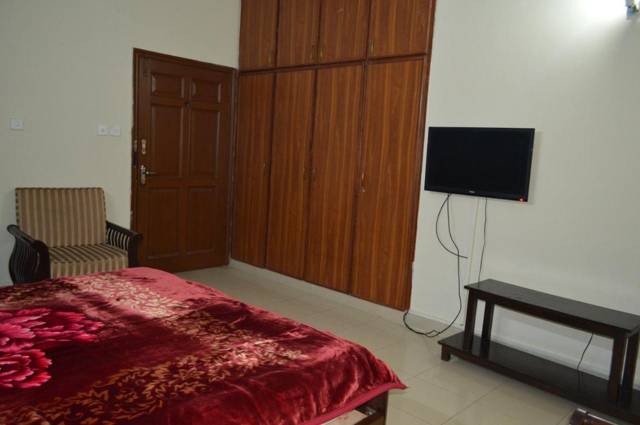 Tourist Hub Islamabad Bed & Breakfast エクステリア 写真