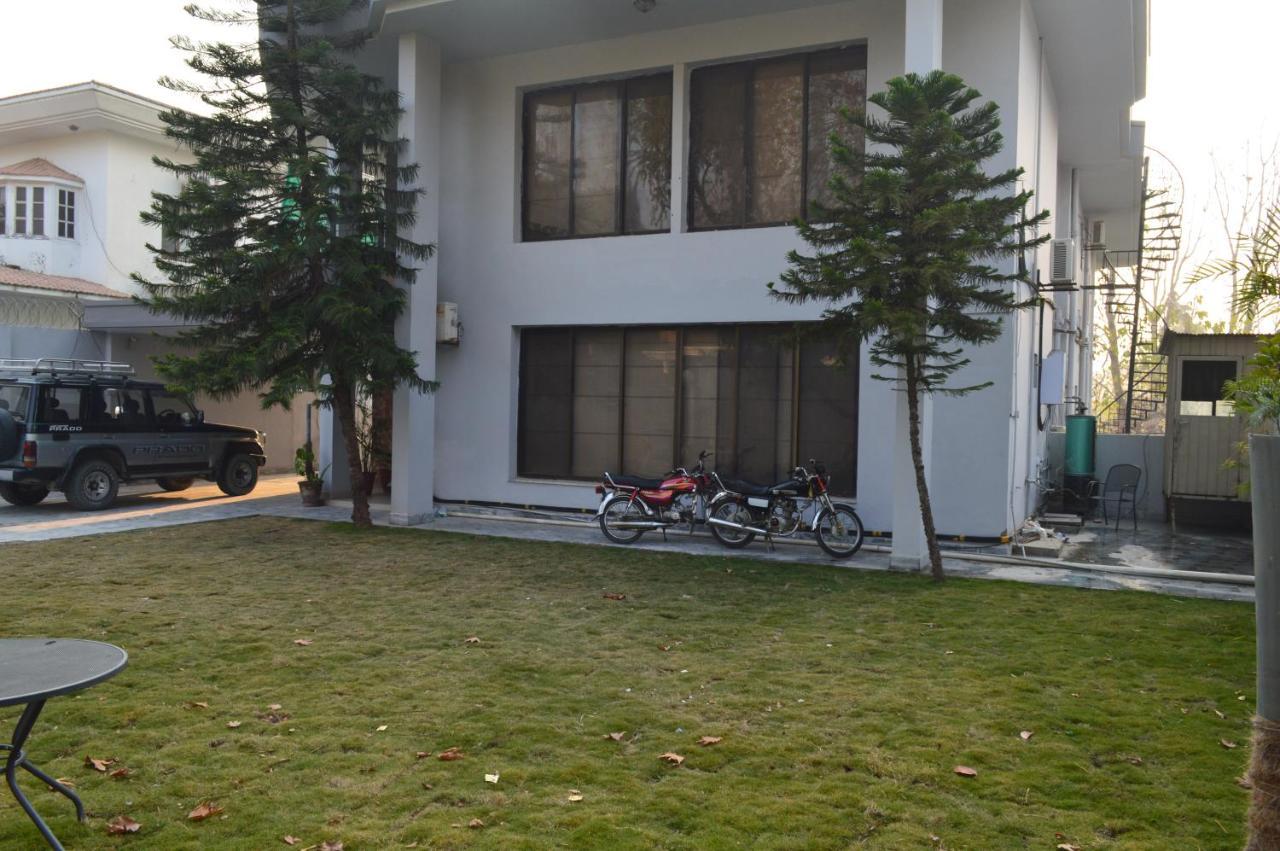Tourist Hub Islamabad Bed & Breakfast エクステリア 写真