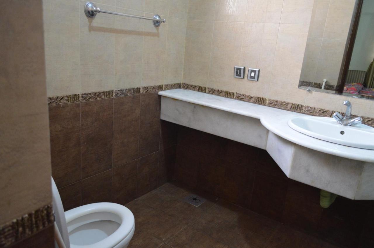 Tourist Hub Islamabad Bed & Breakfast エクステリア 写真